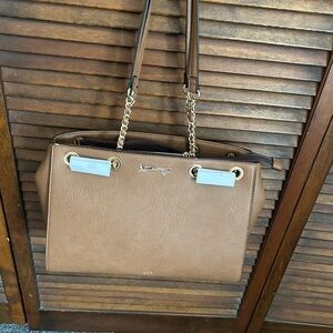 Elegant Tan Leather Tote Bag